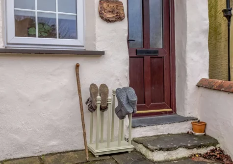 Anvil Cottage is a former blacksmith's cottage with original features and beams