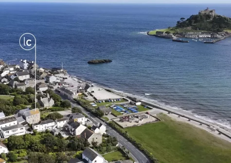 Apartment 1 at The Gew is perfectly positioned with St Michael's Mount and Marazion Beach just a short walk away