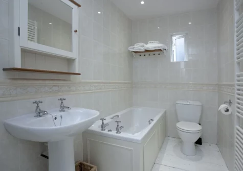 The bathroom at Apartment 3, The Manor House, Dartmouth