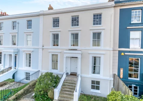 Apartment 5 at Quayside is a lovely apartment in a historic Georgian townhouse, perfect for a romantic getaway