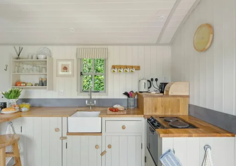 The kitchen at Apple Blossom at Devon Heaven Hideaways, Kenn