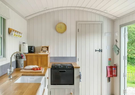 The kitchen at Apple Blossom at Devon Heaven Hideaways, Kenn