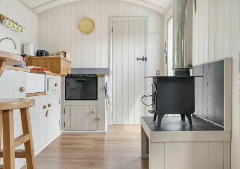 The kitchen at Apple Blossom at Devon Heaven Hideaways, Kenn