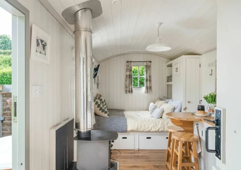 The kitchen & sleeping area at Apple Blossom at Devon Heaven Hideaways, Kenn