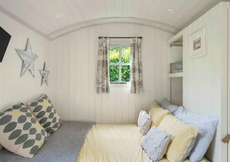 The sleeping area at Apple Blossom at Devon Heaven Hideaways, Kenn