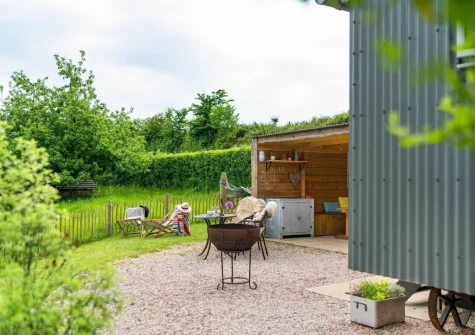 The patio, garden & outdoor sitting area at Apple Blossom at Devon Heaven Hideaways, Kenn