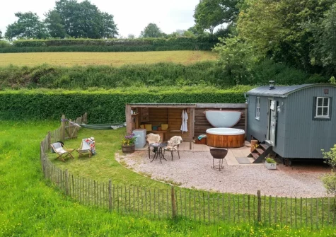 Apple Blossom is private, quiet, beautifully equipped & spacious; set within an idyllic countryside location