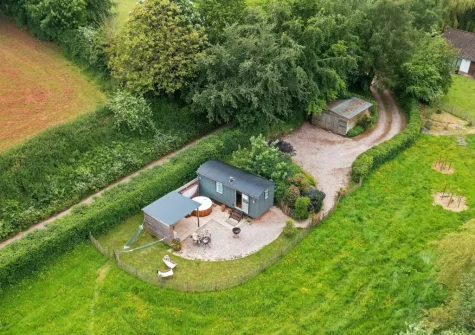 Apple Blossom is private, quiet, beautifully equipped & spacious; set within an idyllic countryside location