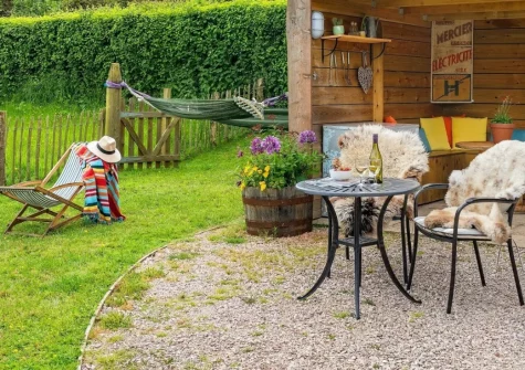 Apple Blossom, Kenn is a lovely shepherd's hut, that's perfect for a romantic getaway, with a hot tub overlooking the River Kenn, a wood burner, an enclosed garden. It also offeres easy access to historic Exeter and the Devon coast.