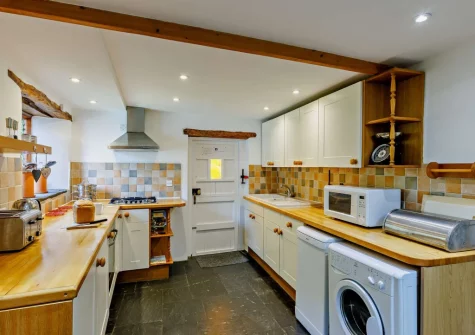 The kitchen at Apple Cottage & Piggery, Egloskerry