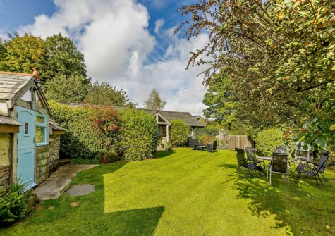 The enclosed garden, barbecue & alfresco dining area at Apple Cottage & Piggery, Egloskerry