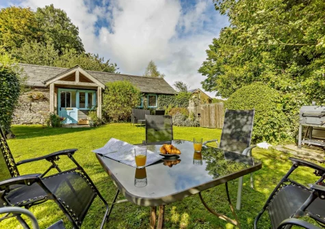 The enclosed garden, barbecue & alfresco dining area at Apple Cottage & Piggery, Egloskerry