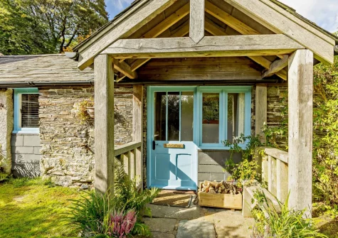 Apple Cottage & Piggery is a characterful countryside retreat is located in the heart of the Cornish countryside
