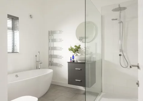 The bathroom at Apple Lodge, Little Dunley Cottages, Bovey Tracey