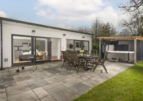 The patio, barbecue & alfresco dining area at Apple Lodge, Little Dunley Cottages, Bovey Tracey