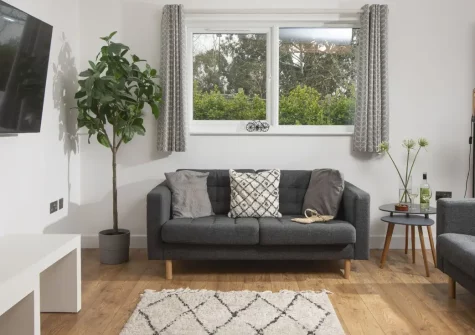 Apple Lodge, Little Dunley Cottages, Bovey Tracey offers luxury three-bedroom accommodation beside stunning Dartmoor National Park. Enjoy modern amenities, private undercover hot tub, and shared facilities including swimming pool and tennis court.