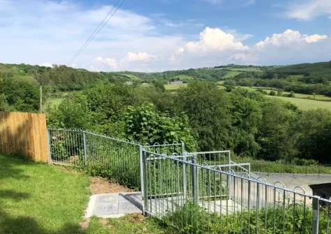 The enclosed lawned garden at April Cottage at Sanctuary Farm, Woodford