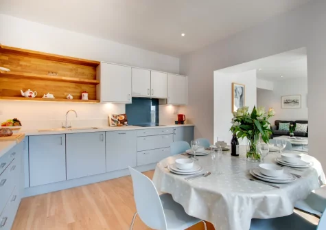The kitchen & dining area at Aquarius, Porthcurno