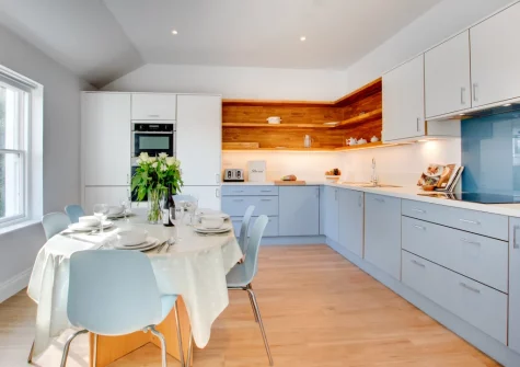 The kitchen & dining area at Aquarius, Porthcurno