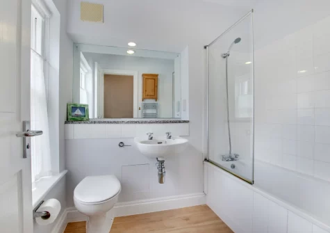 Bedroom #1 en-suite bathroom at Aquarius, Porthcurno