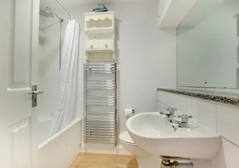 The bathroom at Aquarius, Porthcurno