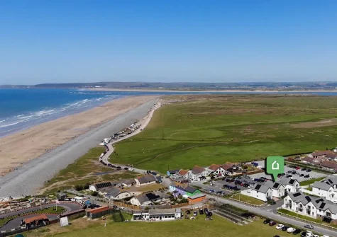 Aspen Beach House is perfect if you're looking for a seaside stay with panoramic sea views