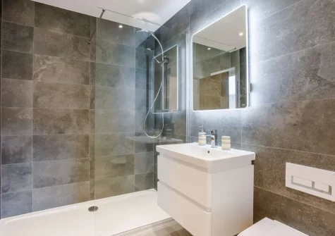 Bedroom #1 en-suite shower room at Atlanta Number 5, Westward Ho!