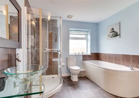 Bedroom #1 en-suite bathroom at Atlantic Breeze, Tregolds