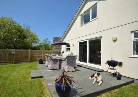 The patio, alfresco dining area & garden at Atlantic Breeze, Tregolds