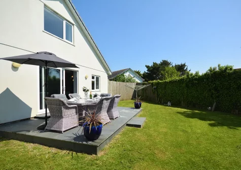 The patio, alfresco dining area & garden at Atlantic Breeze, Tregolds