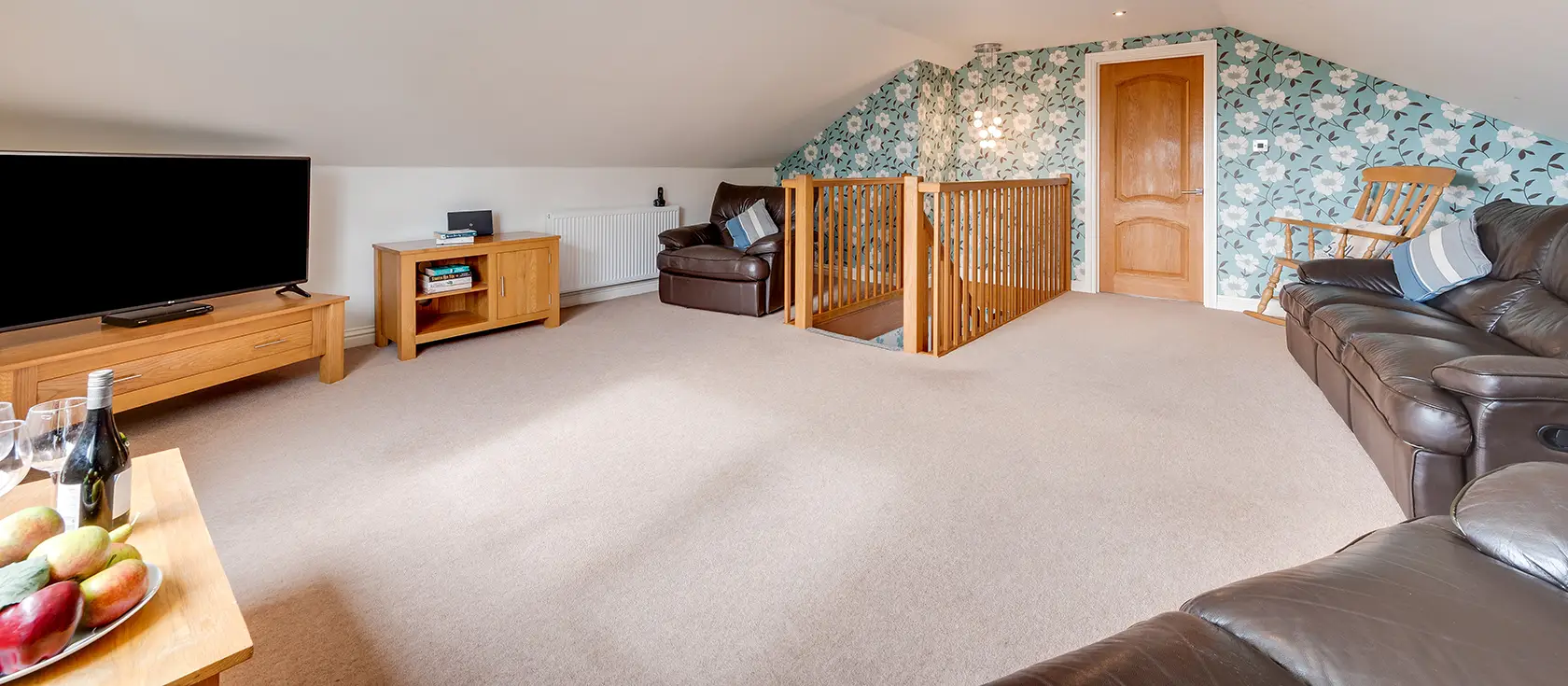 Atlantic Breeze, Tregolds is a charming 3-bedroom holiday home for seven guests in peaceful Cornwall. Enjoy modern comfort, enclosed garden, smart TVs throughout, and proximity to Seven Bays' golden beaches and historic Padstow's delights.