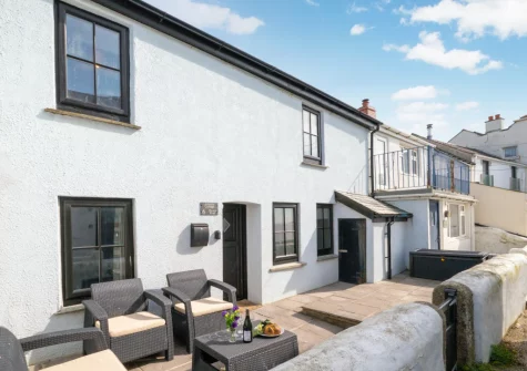 The terrace & outdoor sitting area at Atlantic Cottage, Porthleven
