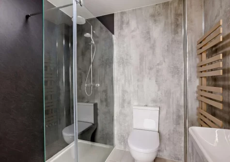 One of three shower rooms at Atlantic Vibes, Westward Ho!