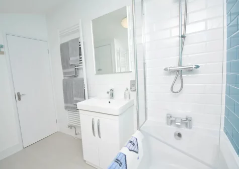 The bathroom at Aunties Cottage, Appledore