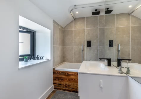 Bedroom #1 en-suite bathroom at Austen Cottage, Swanmoor Grange, Harracott