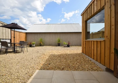 The courtyard garden, barbecue & alfresco dining area at Austen Cottage, Swanmoor Grange, Harracott