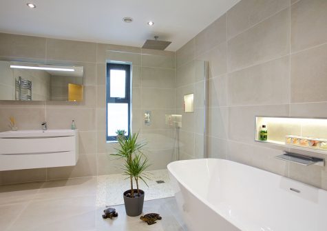 The bathroom at Avalen Rise, Newlyn