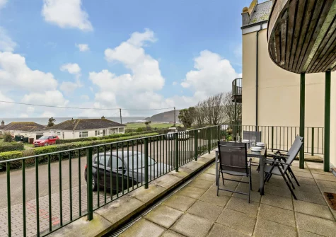 The south-facing balcony & alfresco dining area at Avalon, Clipper Cove, Praa Sands