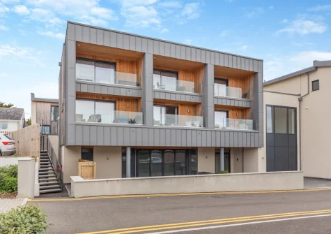 Avalon is a stylish & spacious apartment a few steps from the golden sands at Harlyn Bay