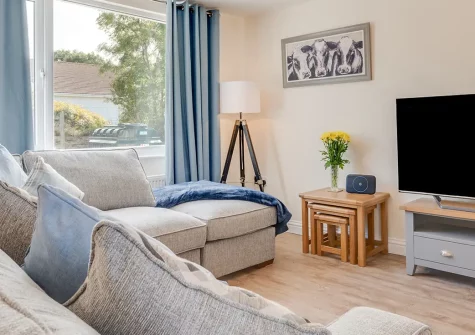 Avondale, Crackington is a stylish 3-bedroom bungalow featuring open-plan living, a sun-drenched patio, and expansive lawn. Perfectly placed near golden beaches and Cornwall's dramatic coastline for unforgettable family holidays and adventures.