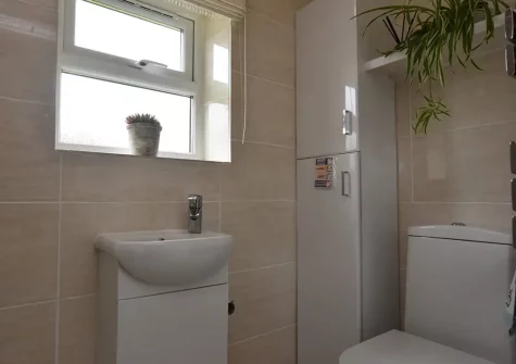 The shower room at Bag End, Bude