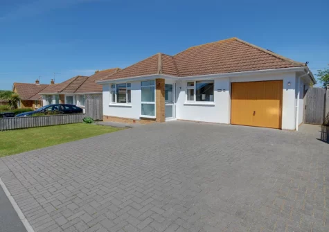 Bamboo is a detached bungalow in the seaside village of Croyde, the place to come for golden sands & rolling waves