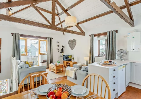 The living, dining area & kitchen at Banjo Cottage, Looe