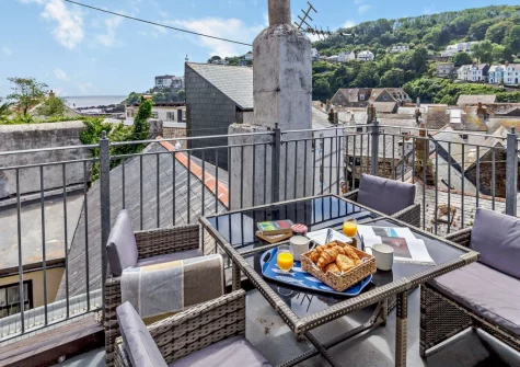 The suntrap balcony & alfesco dining area at Banjo Cottage, Looe