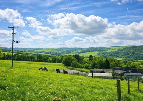 Perfectly placed for coast & countryside adventures, you'll find the golden sands of Saunton & Croyde beaches just a short drive away