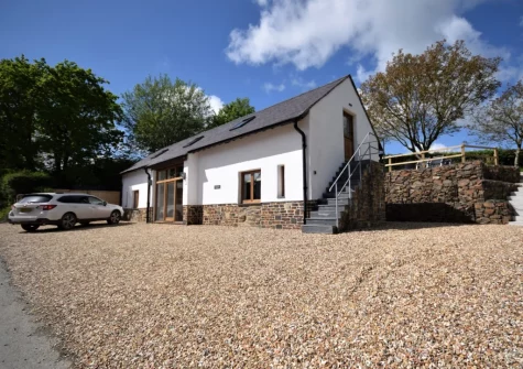 Barn at East Hele is a superb & stylish reverse-level barn offering an idyllic and restful retreat in the beautiful Devon countryside