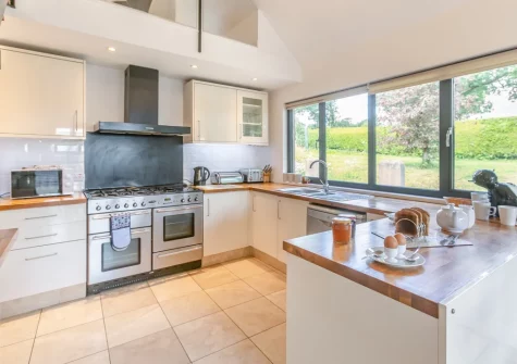 The kitchen at Barn at Little Greenslade, Sampford Courteney