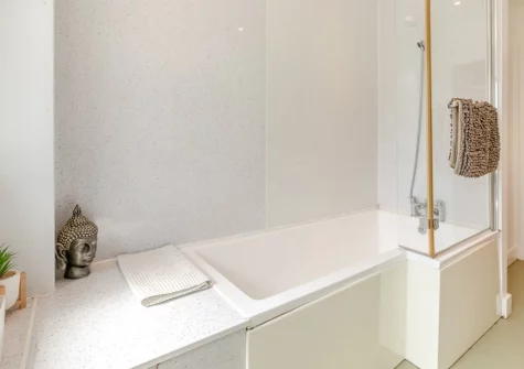 The bathroom at Barn at Little Greenslade, Sampford Courteney