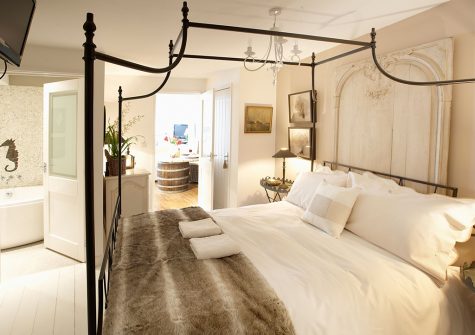 The bedroom at Barnacles, Fowey