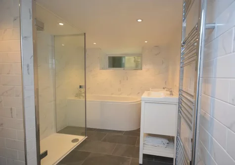 The bathroom at Barney Cottage, Polruan
